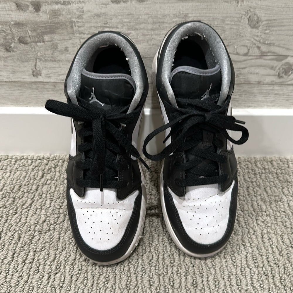 AIR Jordan low tops.
